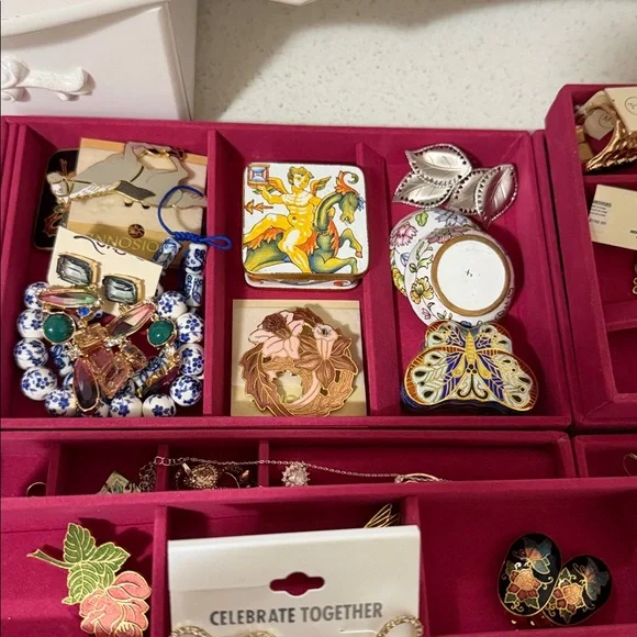Unlisted items Assorted Jewelry Collection in Pink Organizer
Join live to grab - Picture 9 of 9